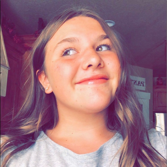 Meet your Posher, Emrie - Picture 1 of 1